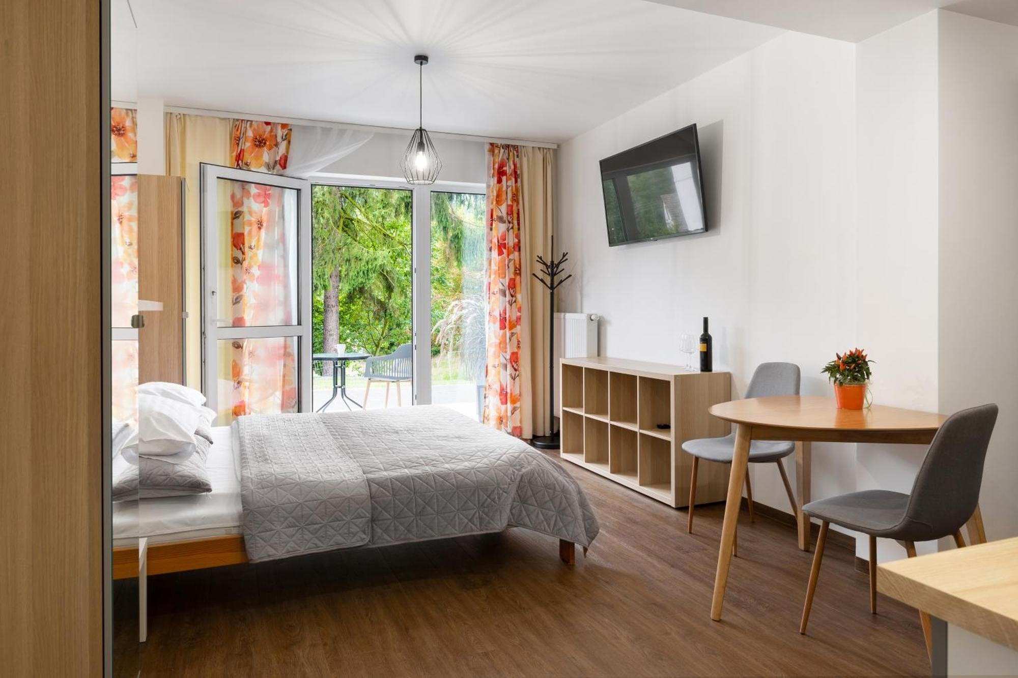 Apartamenty Wczasowa - Komfort Z Narciarnia Kudowa Zdroj Bilik gambar