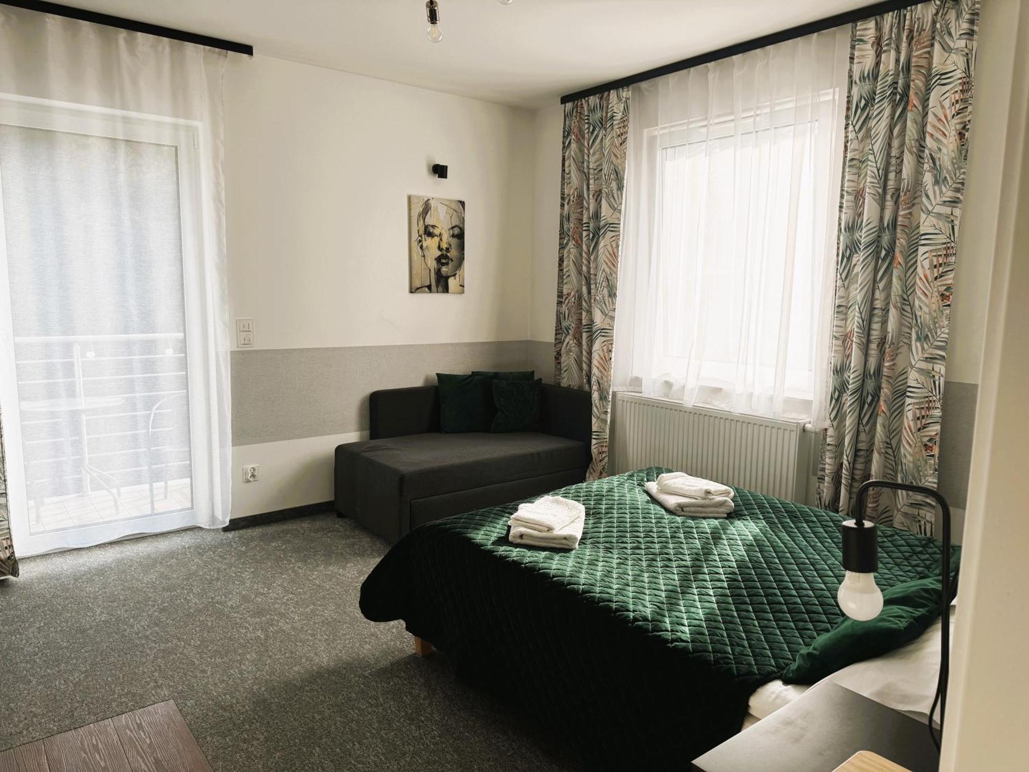 Apartamenty Wczasowa - Komfort Z Narciarnia Kudowa Zdroj Luaran gambar